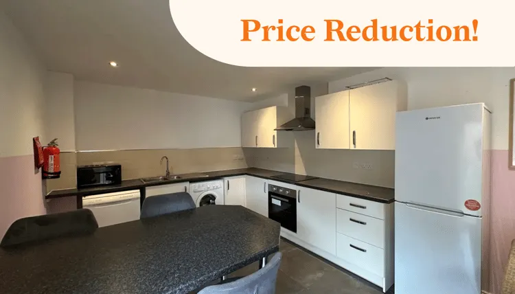 Flat 1, Lord Tennyson House, 72 Rasen Lane, Lincoln, Lincolnshire, LN1 3HD - Thumbnail 1